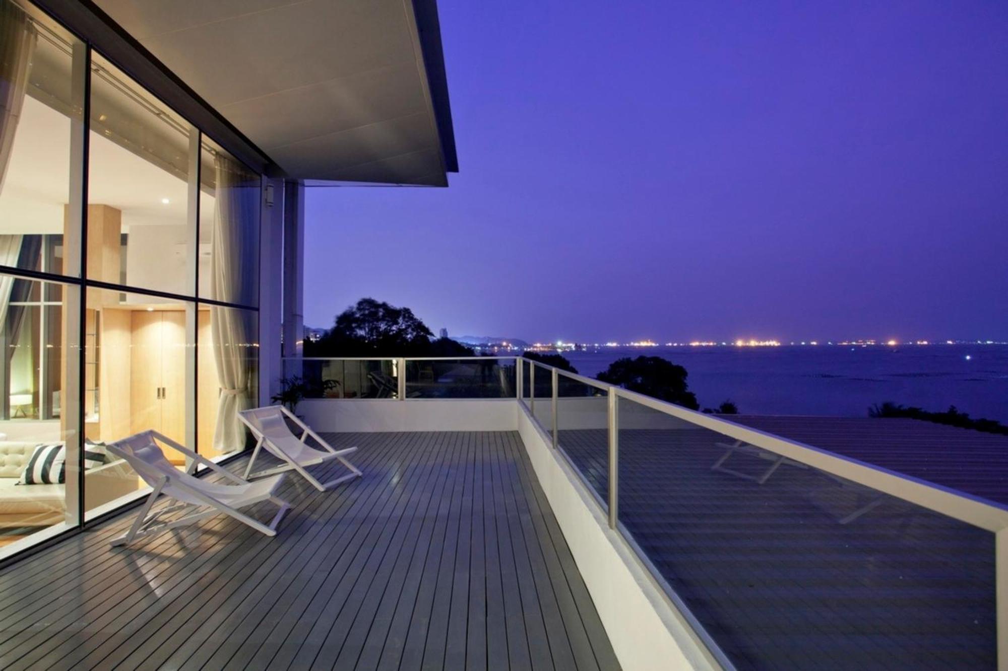 Balcony Seaside Sriracha Hotel & Serviced Apartments Si Racha Exterior photo