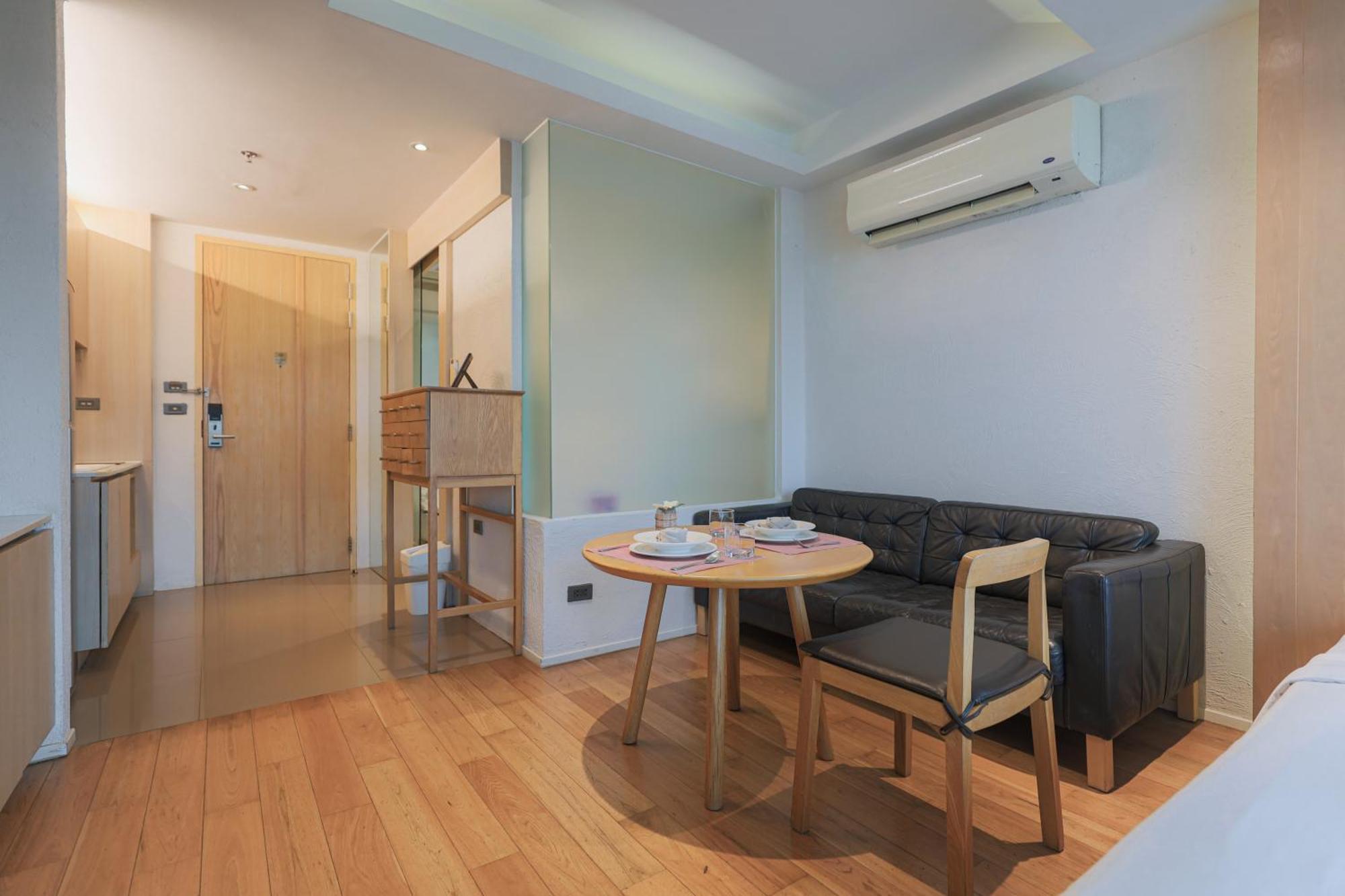 Balcony Seaside Sriracha Hotel & Serviced Apartments Si Racha Exterior photo