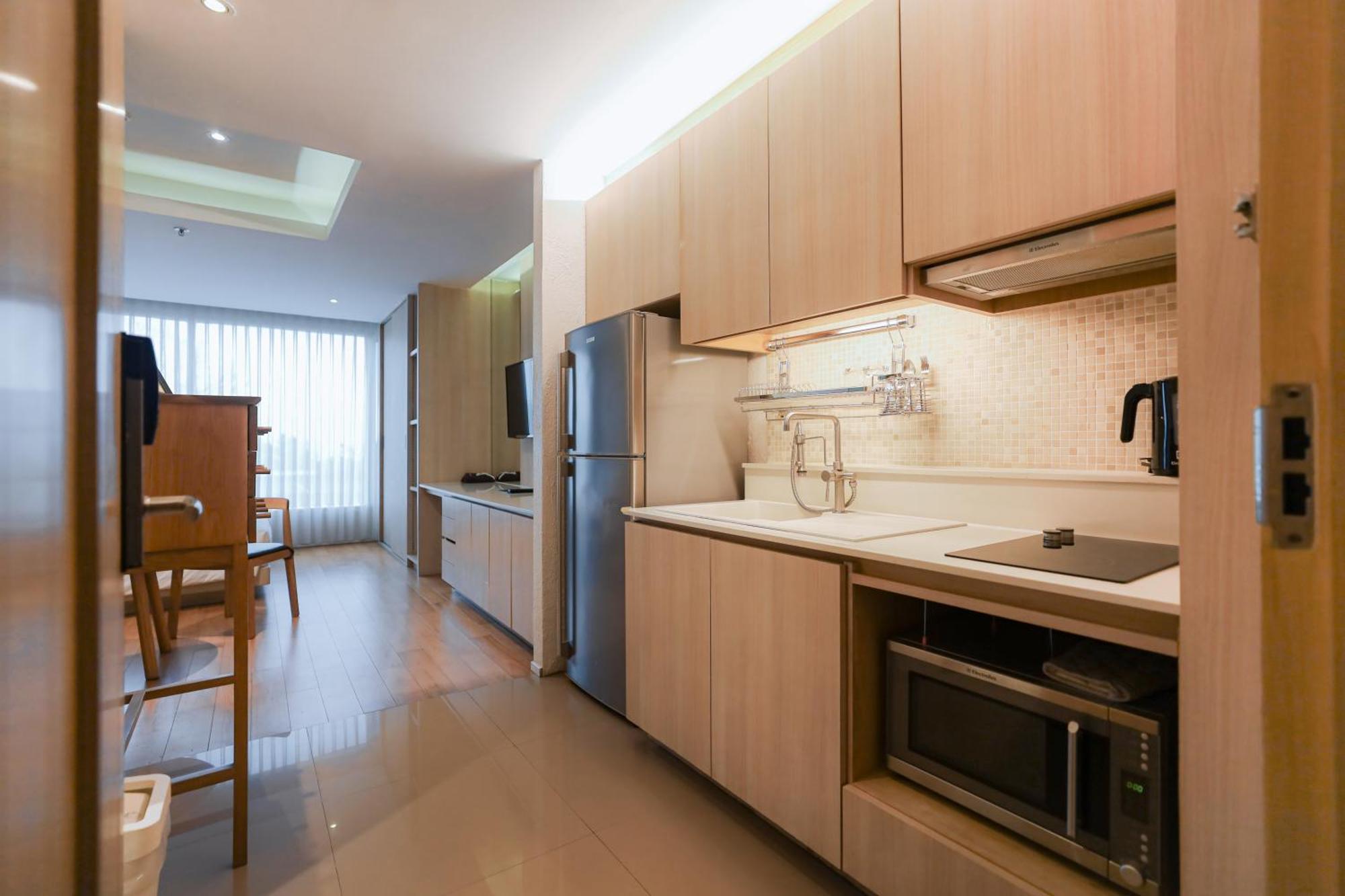 Balcony Seaside Sriracha Hotel & Serviced Apartments Si Racha Exterior photo