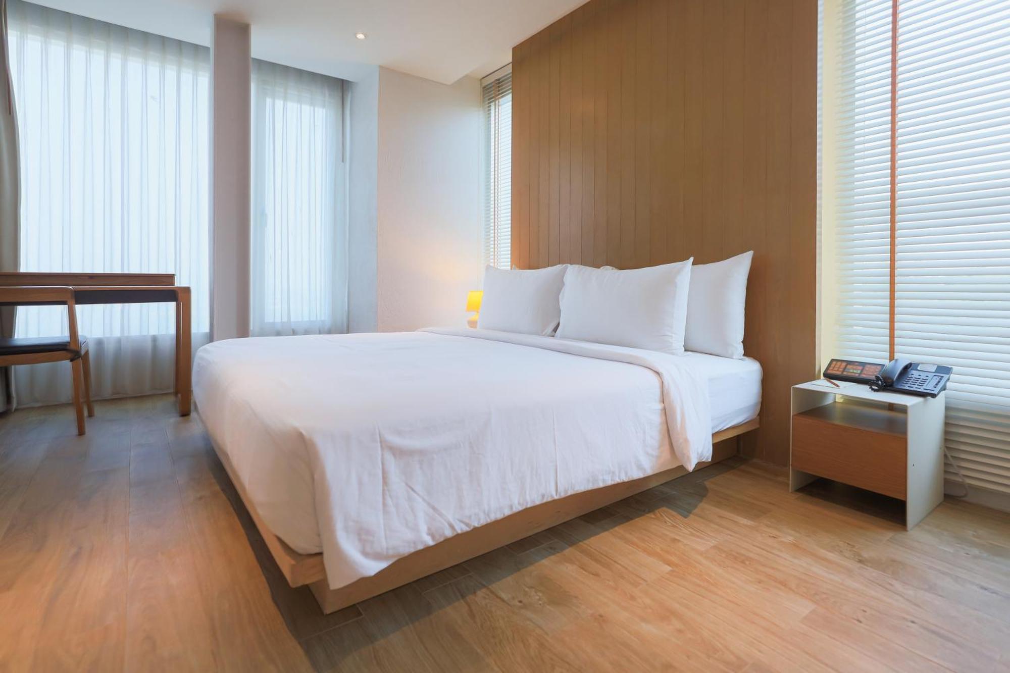 Balcony Seaside Sriracha Hotel & Serviced Apartments Si Racha Exterior photo