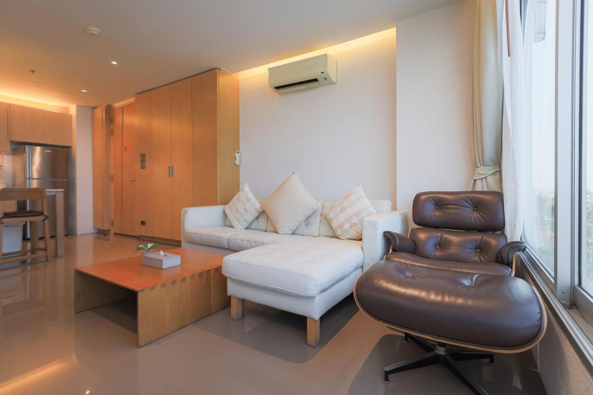 Balcony Seaside Sriracha Hotel & Serviced Apartments Si Racha Exterior photo