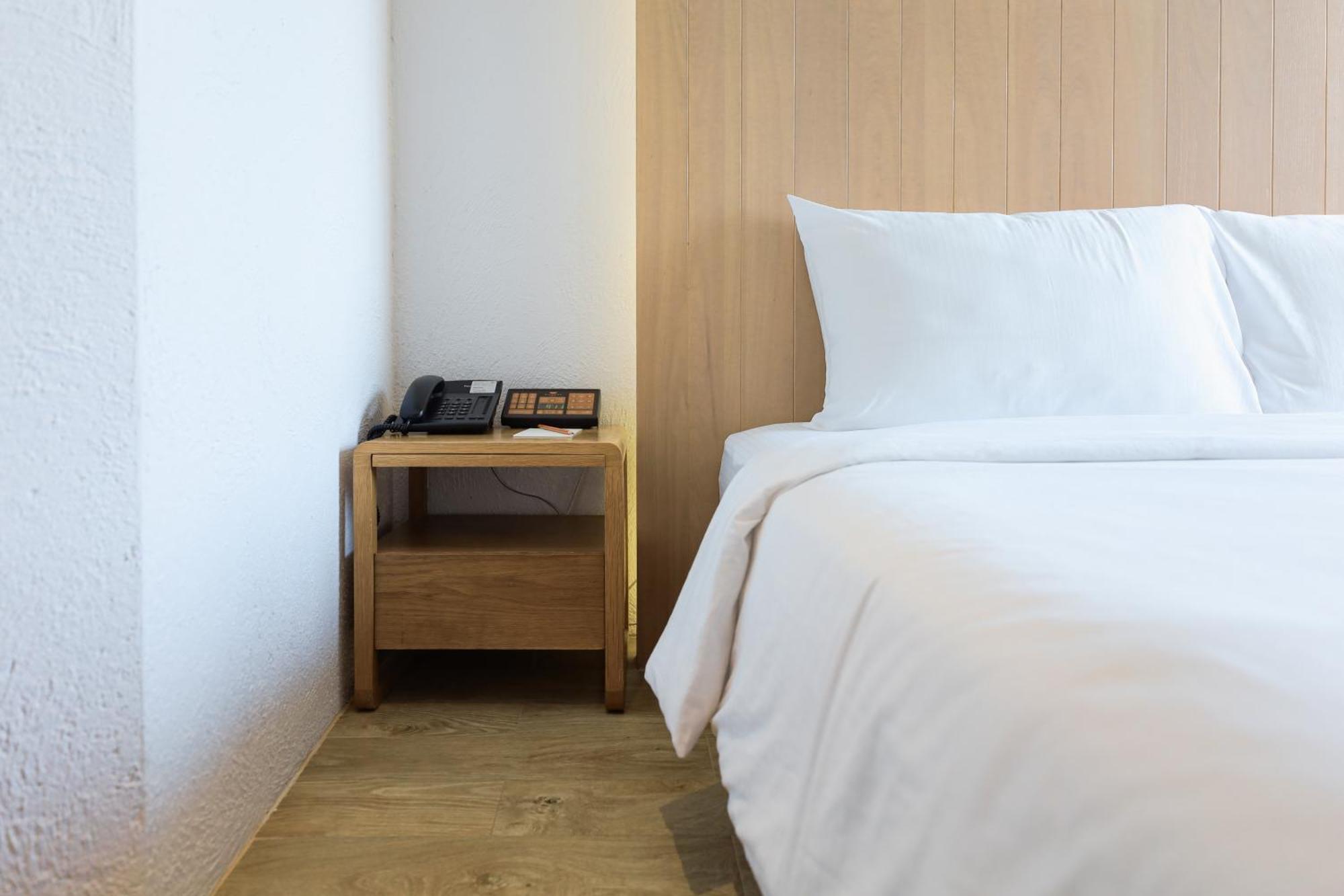 Balcony Seaside Sriracha Hotel & Serviced Apartments Si Racha Exterior photo