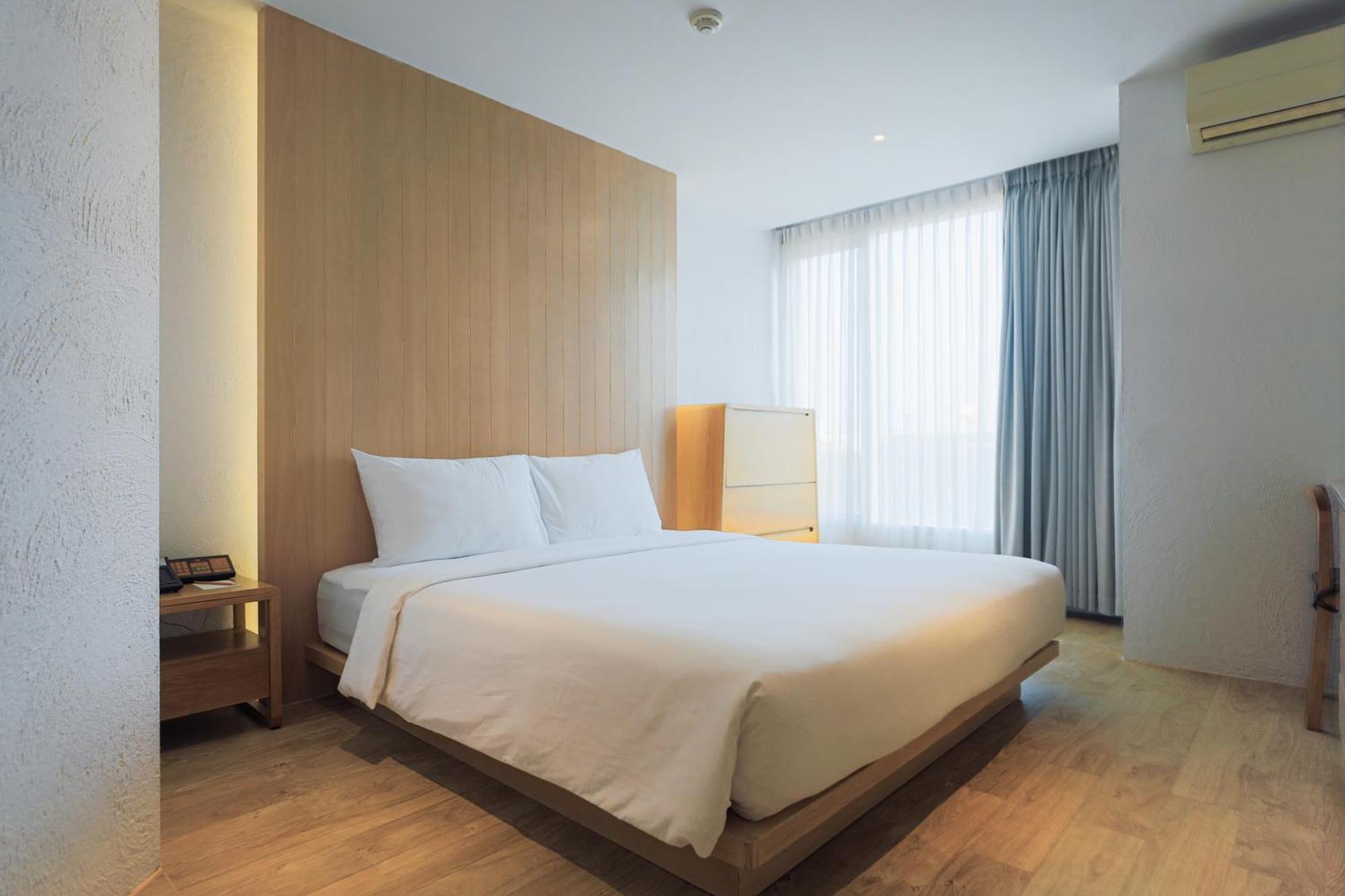 Balcony Seaside Sriracha Hotel & Serviced Apartments Si Racha Exterior photo