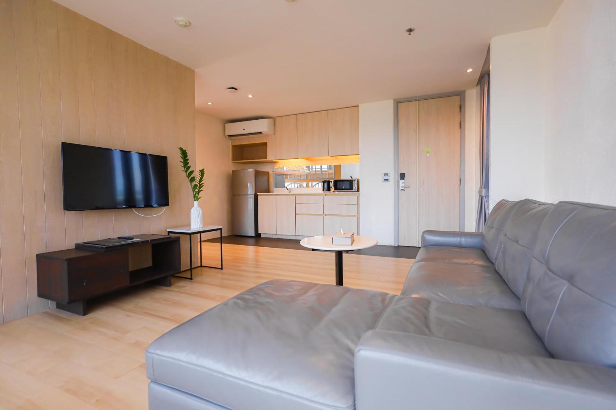 Balcony Seaside Sriracha Hotel & Serviced Apartments Si Racha Exterior photo